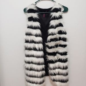 BLACK/WHITE FUR FASHION VEST